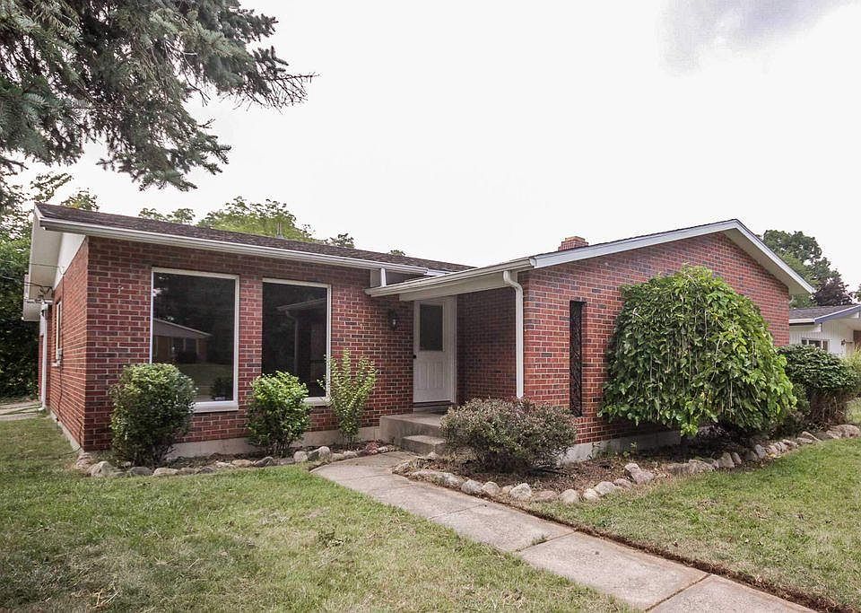 1st image of 1001 N Twyckenham Dr