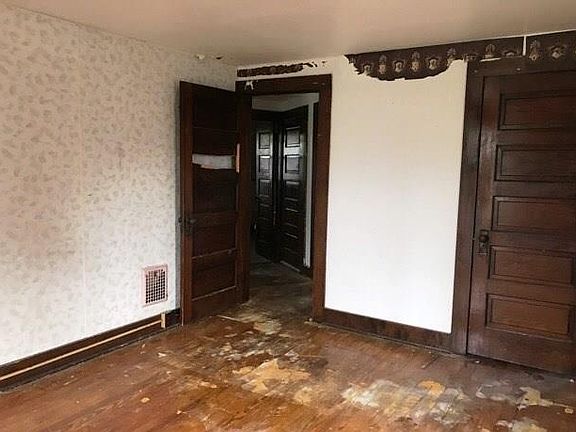 4th image of 354 Hall St NW