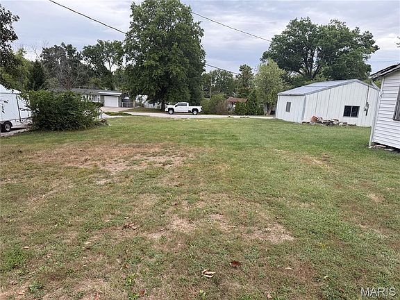 4th image of 279 Oak Borough Dr