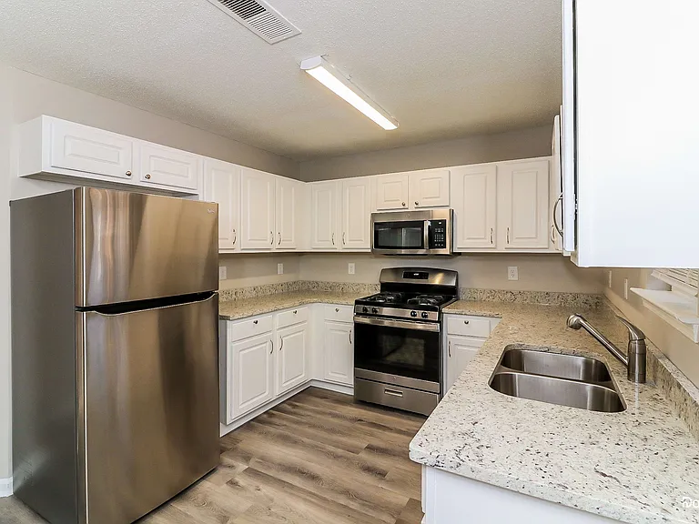 2903 Yukon Trl NW — Photo 4