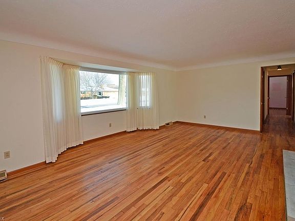 3rd image of 25747 Yeoman Dr
