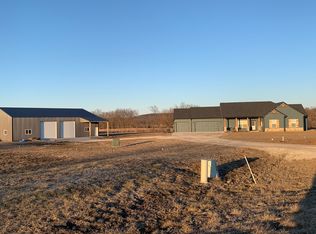 1610 N 1021st Rd, Lawrence, KS 66046