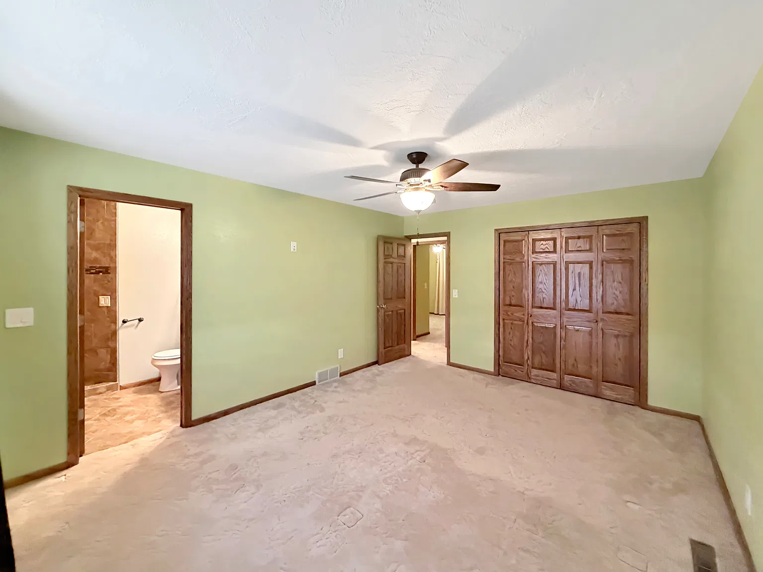 3 bed, 2.5 bath, 2050 sqft, $2,300 — Photo 3