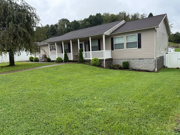 85 4th St, Shinnston, WV 26431