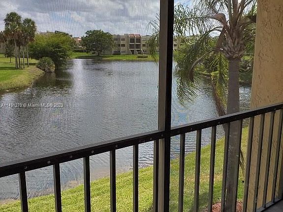 2nd image of 150 Lakeview Dr APT 204