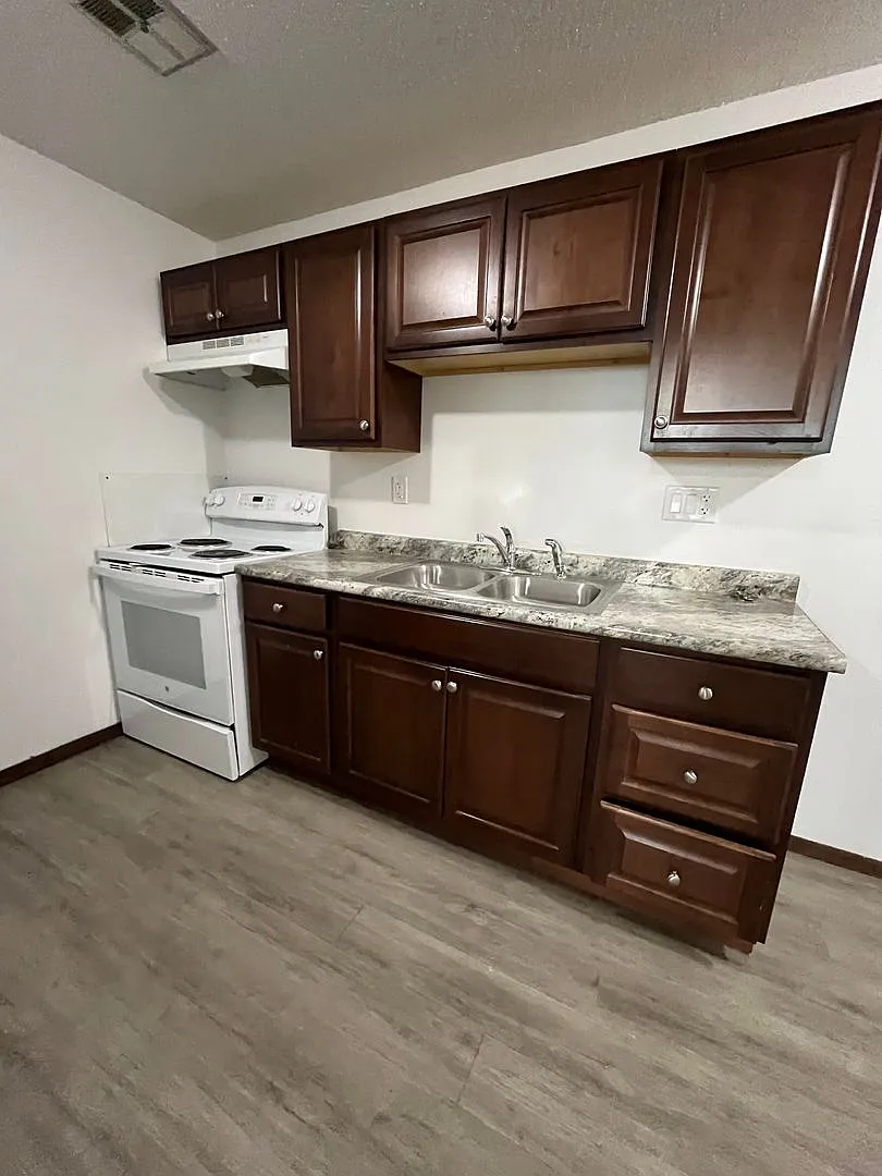 3304 S Kiwanis Ave — Photo 3