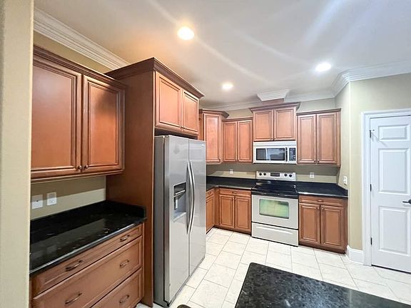 4th image of 2427 Ludmila Ln