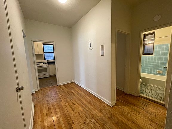 2nd image of 1240 Lexington Ave APT 41