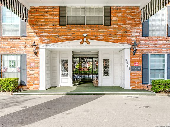 2nd image of 8401 N NEW BRAUNFELS AVE #210