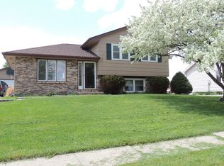 8532 Ridgeview Dr, Des Moines, IA 50320