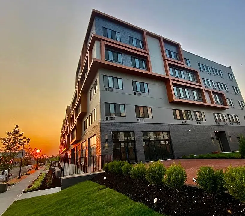 1 Flagship St #202