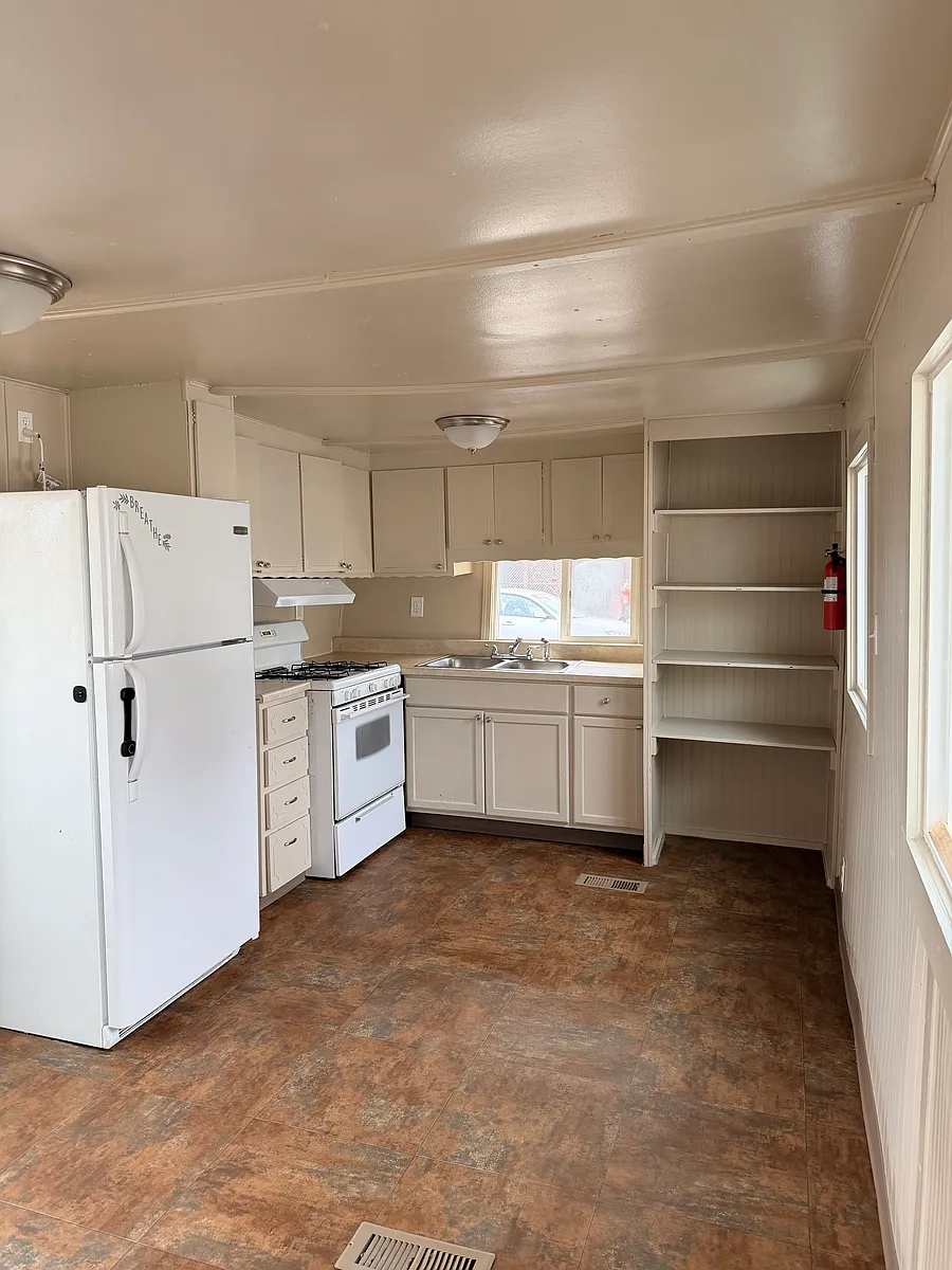Photo 2 of 9 - 1003 Chugach Way #LL33 - Anchorage, AK Building Photo - 1003 Chugach Way #LL33