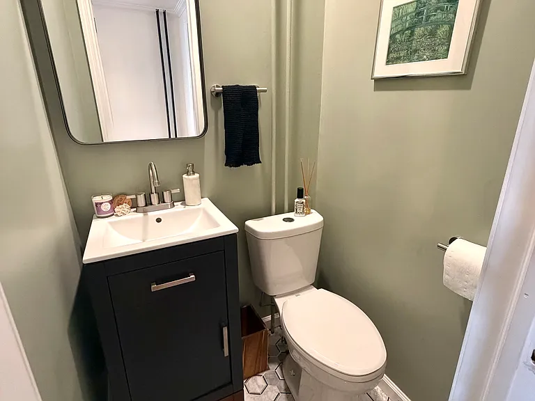 235 Hall St — Photo 3