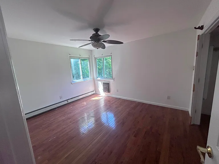 386 Erlanger Blvd — Photo 5