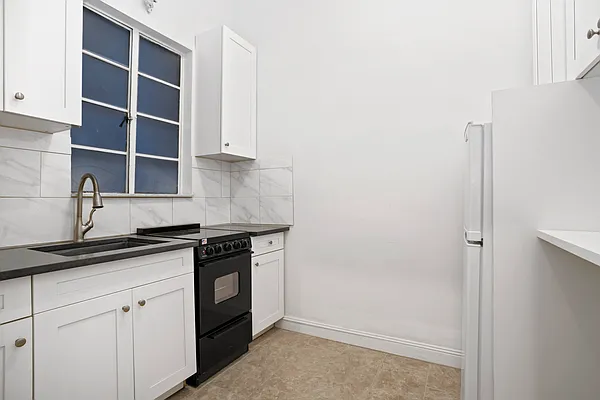 Rented by Douglas Elliman | media 19