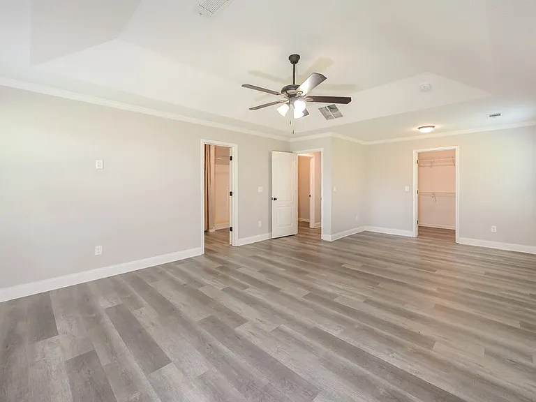 368 Embassy Dr — Photo 9