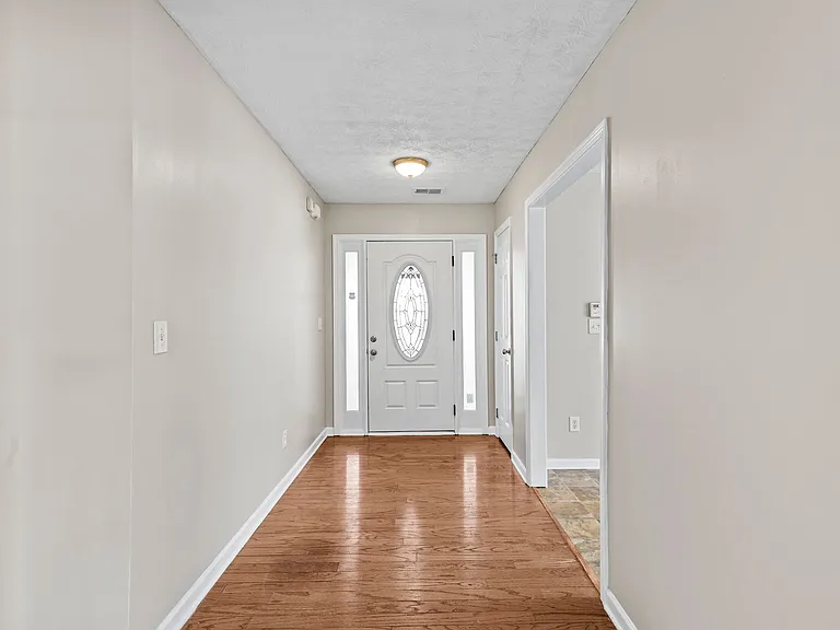 185 Vintage Dr — Photo 3