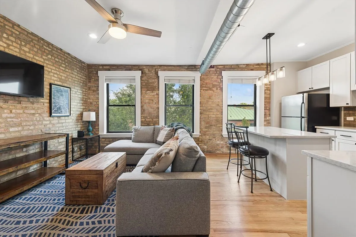 2 bed, 1000 sqft, $3,000 — Photo 2