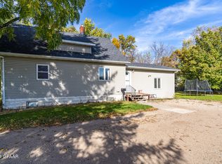 816 N Central St, Warren, MN 56762