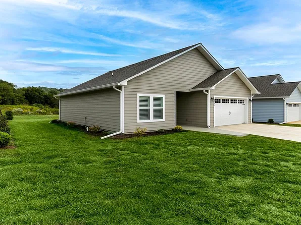 194 Riverwalk Cir, Hayesville, NC 28904