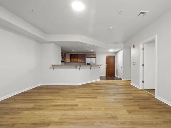 305 Whiton Street image 6 of 17