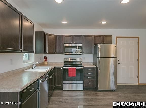 3rd image of 402 Patriot Dr