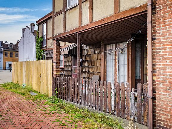 3rd image of 2301 Larkins Way
