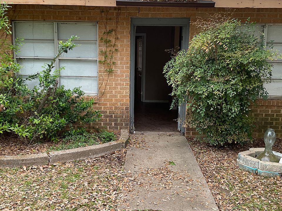 1st image of 215 Rawley St #215