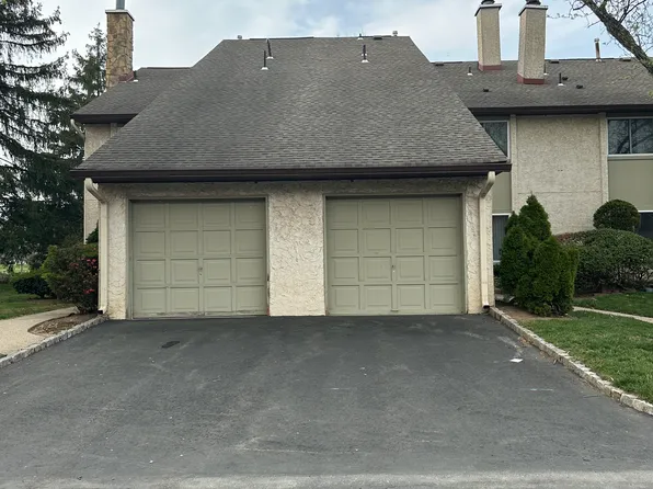 137 Tennyson Dr, Plainsboro, NJ 08536