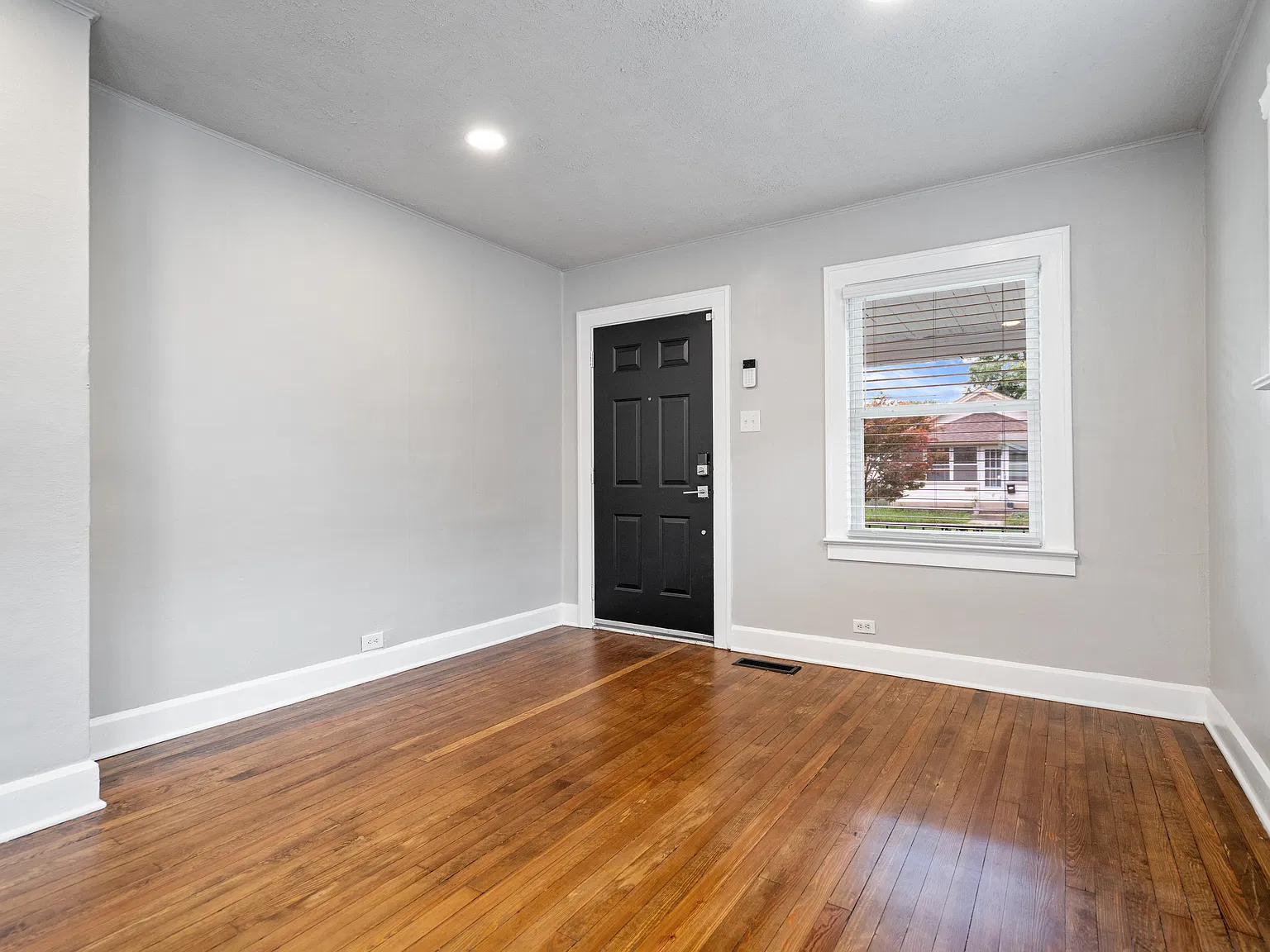 2 bed, 1560 sqft, $1,650 — Photo 3