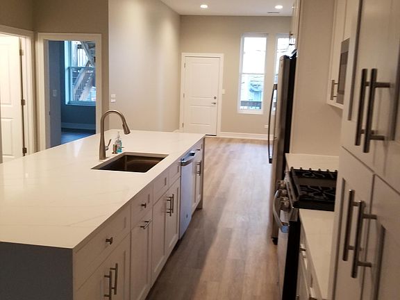 3rd image of 1154-1 W Grand Ave #2
