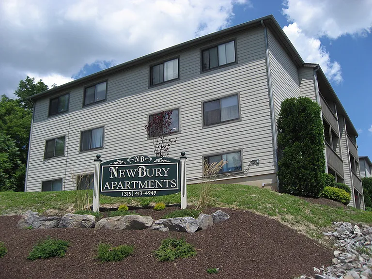 Newbury Apartment Homes — Photo 16