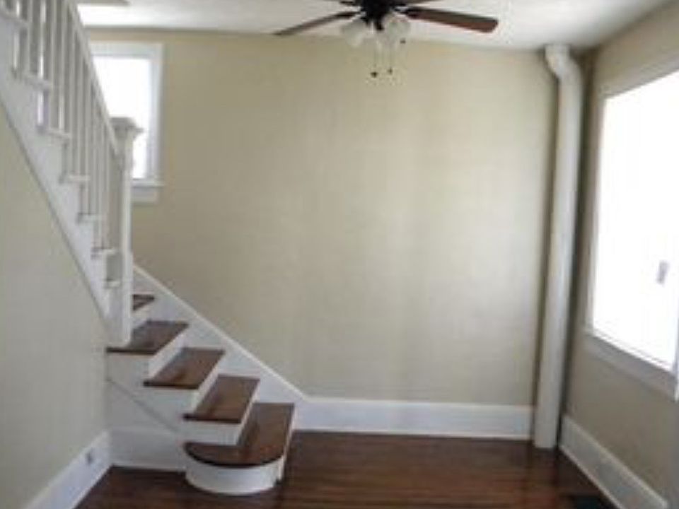 2nd image of 1927 Hanover Ave NW