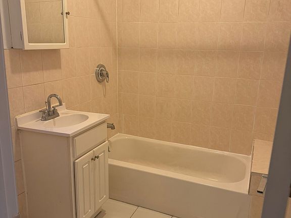 2nd image of 31 E 21st St APT 2E