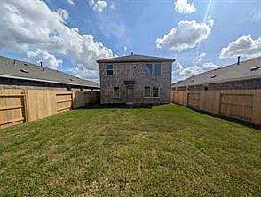 4 bed, 2.5 bath, 2279 sqft, $2,100 — Photo 2