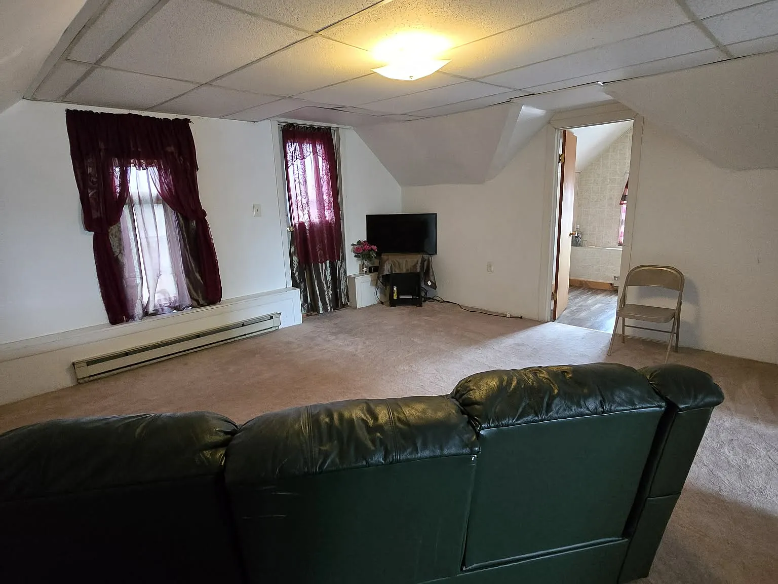 5 bed, 1.5 bath, 1200 sqft, $1,200 — Photo 2