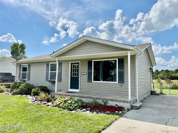 1097 Quain Ln, Port Huron, MI 48060