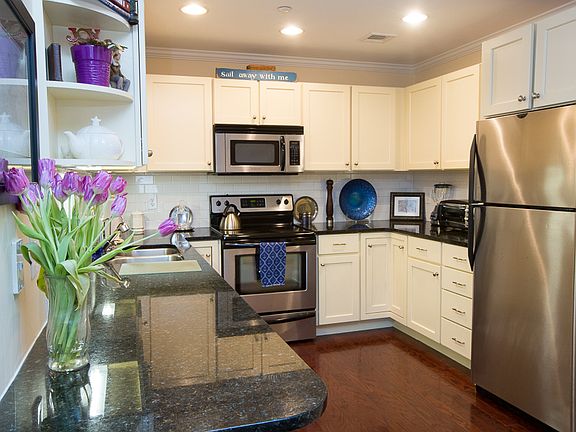 5th image of 8 Crowninshield St Unit 215