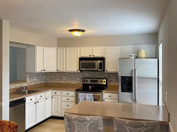 5th image of 338 Honeylocust Ct