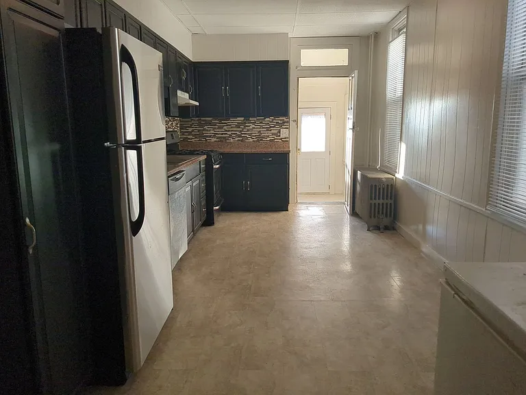 1529 W King St — Photo 7