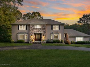 5 Longview Dr, Holmdel, NJ 07733