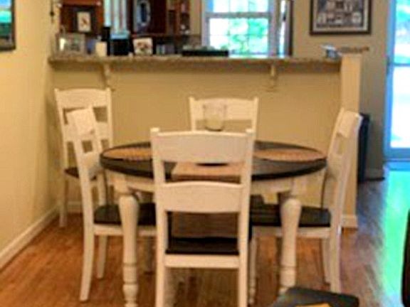 Dinning Area. This is the decoration from current tenants.