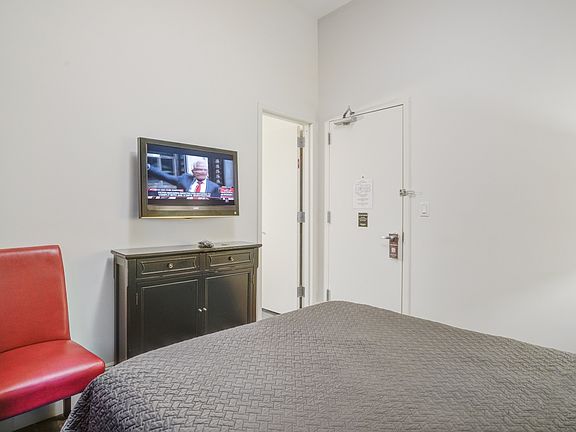3rd image of 144 E 40th St #611