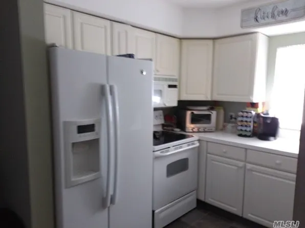 108 Atlantic Ave, Lynbrook, NY 11563