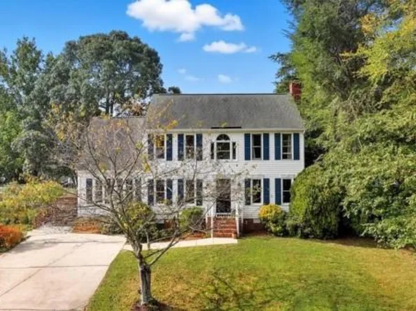 5601 Poplar Hill Ct, Greensboro, NC 27407