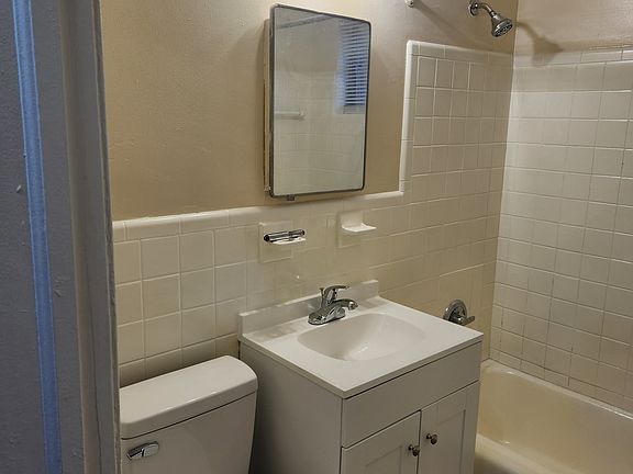 2nd image of 2600 Naylor Rd SE #303