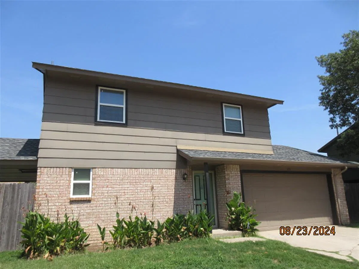 3 bed, 1.5 bath, 1100 sqft, $1,100 — Photo 1