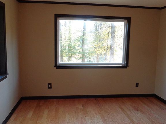 4th image of 225 Silent Brook Dr