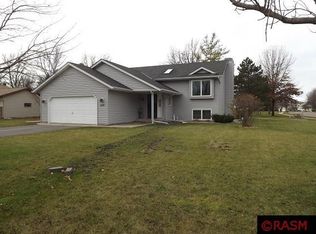 2470 Northridge Dr, North Mankato, MN 56003
