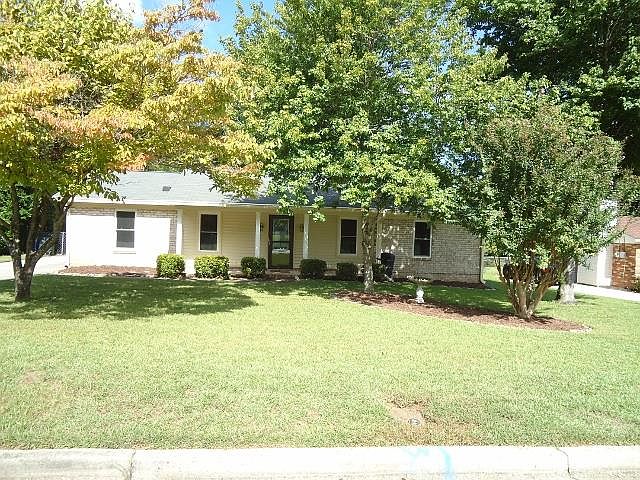 1st image of 613 Thomas Dr